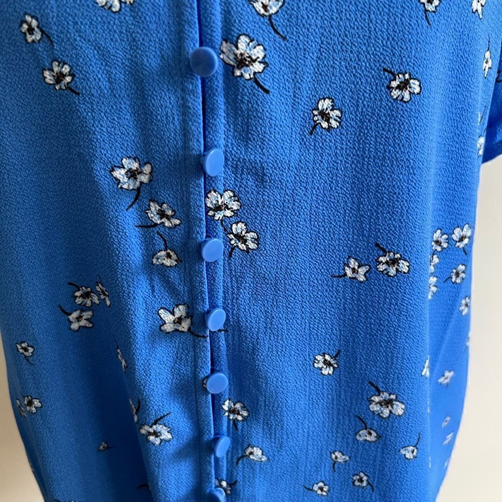 Button up flower blouse - Picture 5 of 5